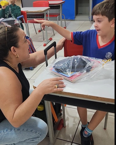 Foto 142: Alunos de Quatá recebem material escolar e são recepcionados com acolhimento e carinho no primeiro dia de aula