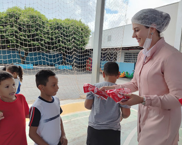 Notícia Alunos da Escola Osira de Quatá recebem Kit de Higiene Bucal oferecidos pelo LIONS CLUBE de Presidente Prudente
