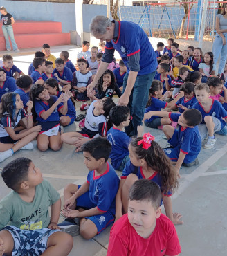 Foto 17: Novos uniformes são entregues para os alunos da Rede Municipal de Quatá