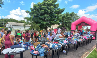 Foto 23:  Varal Solidário leva roupas à população de Quatá 