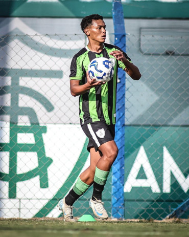 Foto 22: Ex-atleta quataense treina pelo sub-20 com elenco profissional