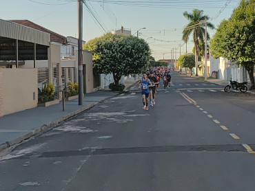Foto 23: Treinão In9ve reúne participantes em atividade esportiva em Quatá