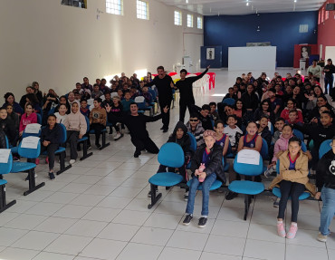 Peça teatral realizada em Quatá conscientiza alunos sobre a importância dos rios e das mudanças climáticas