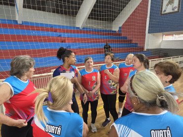 Foto 60: Quatá celebra o Dia do Idoso com partida de voleibol adaptado
