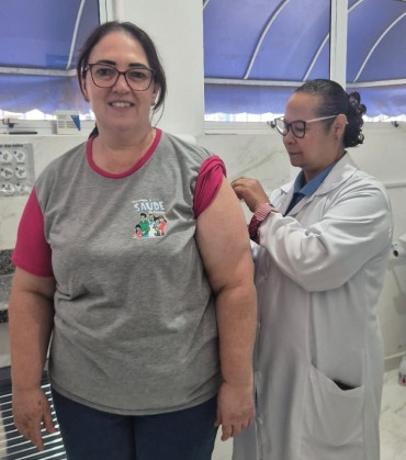 Foto 3: Profissionais da saúde começam a receber vacina contra a Dengue