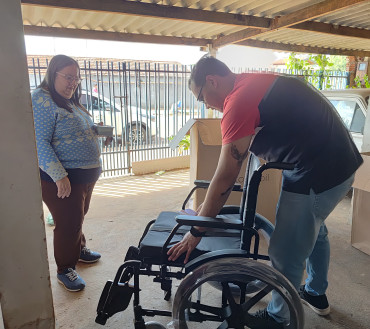 Foto 12: Quatá recebe novas cadeiras de rodas e banho