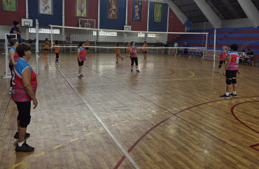 Foto 45: Quatá celebra o Dia do Idoso com partida de voleibol adaptado