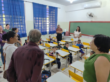 Foto 98: Alunos de Quatá recebem material escolar e são recepcionados com acolhimento e carinho no primeiro dia de aula
