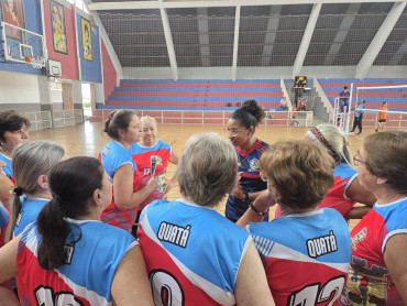 Foto 39: Quatá celebra o Dia do Idoso com partida de voleibol adaptado