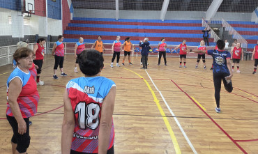 Foto 18: Quatá celebra o Dia do Idoso com partida de voleibol adaptado