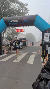 Foto 56: Mesmo com mal tempo, corrida de pedestre TVCOM RUNNING reúne mais de 300 participantes 
