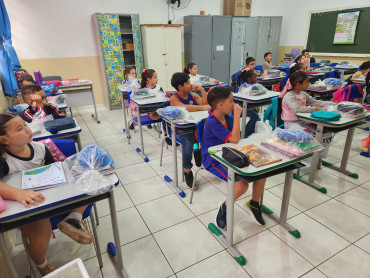 Foto 116: Alunos de Quatá recebem material escolar e são recepcionados com acolhimento e carinho no primeiro dia de aula