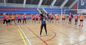 Foto 2: Quatá celebra o Dia do Idoso com partida de voleibol adaptado