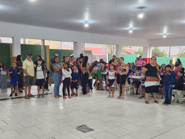 Foto 70: Alunos de Quatá recebem material escolar e são recepcionados com acolhimento e carinho no primeiro dia de aula