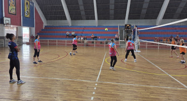 Foto 57: Quatá celebra o Dia do Idoso com partida de voleibol adaptado