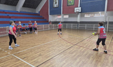 Foto 5: Quatá celebra o Dia do Idoso com partida de voleibol adaptado