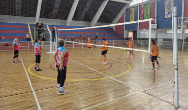 Foto 53: Quatá celebra o Dia do Idoso com partida de voleibol adaptado