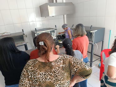 Foto 22: Cozinheiras da Rede Municipal participam de treinamento