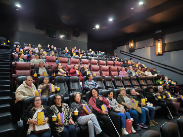 Grupos do CRAS de Quatá vão ao cinema