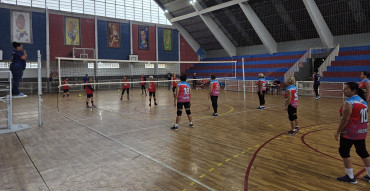 Foto 56: Quatá celebra o Dia do Idoso com partida de voleibol adaptado
