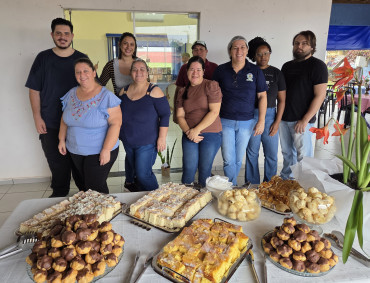 Foto 19: CRAS promove café da manhã especial em comemoração ao Dia do Idoso