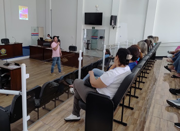 Foto 7: Profissionais Municipais participam de palestra em prol do Fevereiro Roxo e Laranja