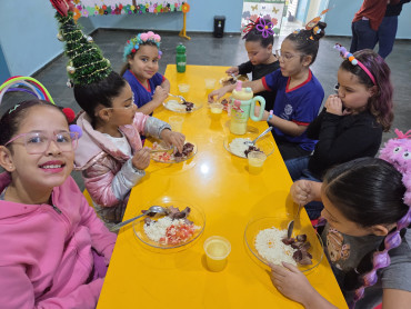 Semana da Criança tem cardápio especial e churrasco nas Escolas e Creches municipais de Quatá
