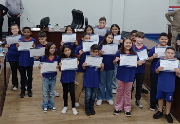 Alunos de Quatá recebem Moção de Aplausos na Câmara Municipal