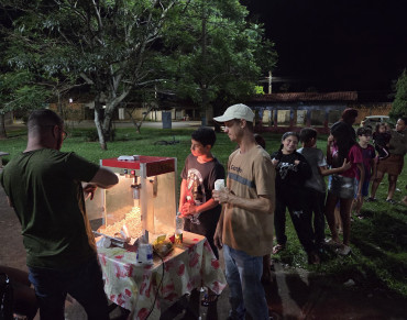 Foto 18: Projeto Cinema no Bairro reúne cerca de 200 pessoas no Jardim Primavera