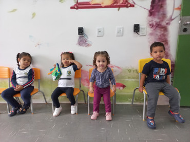 Foto 4: Alunos de Quatá recebem material escolar e são recepcionados com acolhimento e carinho no primeiro dia de aula