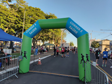 Foto 1: Treinão In9ve reúne participantes em atividade esportiva em Quatá
