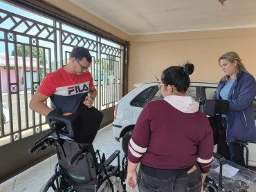 Foto 19: Quatá recebe novas cadeiras de rodas e banho