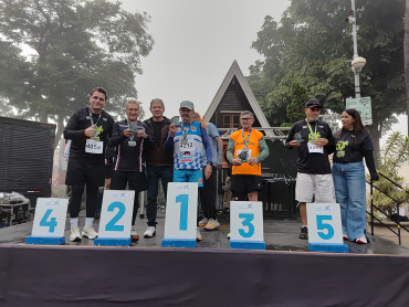 Foto 113: Mesmo com mal tempo, corrida de pedestre TVCOM RUNNING reúne mais de 300 participantes 