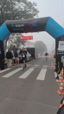 Foto 51: Mesmo com mal tempo, corrida de pedestre TVCOM RUNNING reúne mais de 300 participantes 
