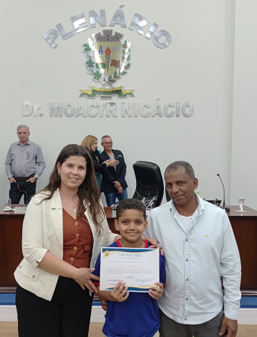 Foto 9: Alunos de Quatá recebem Moção de Aplausos na Câmara Municipal