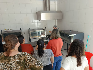 Foto 11: Cozinheiras da Rede Municipal participam de treinamento