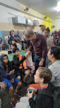 Foto 78: Alunos de Quatá recebem material escolar e são recepcionados com acolhimento e carinho no primeiro dia de aula