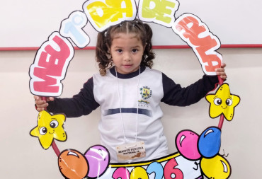 Foto 52: Alunos de Quatá recebem material escolar e são recepcionados com acolhimento e carinho no primeiro dia de aula