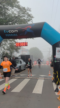 Foto 64: Mesmo com mal tempo, corrida de pedestre TVCOM RUNNING reúne mais de 300 participantes 