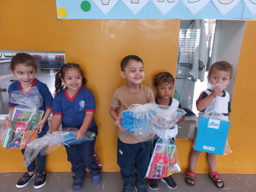 Foto 7: Alunos de Quatá recebem material escolar e são recepcionados com acolhimento e carinho no primeiro dia de aula