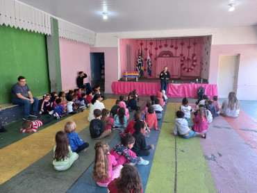 Foto 37: Ação educativa em combate e Dengue e o Escorpião