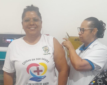 Foto 1: Profissionais da saúde começam a receber vacina contra a Dengue