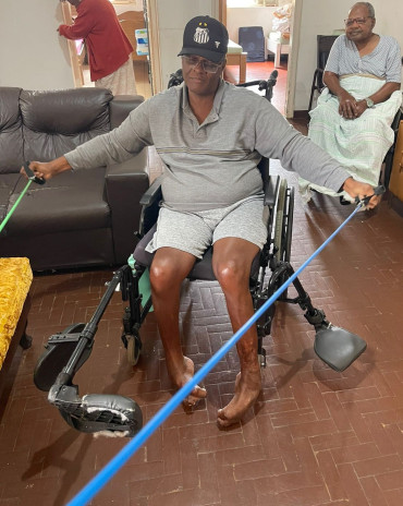 Foto 5: Bem-estar dos residentes: atendimento de fisioterapia