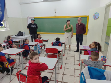 Foto 105: Alunos de Quatá recebem material escolar e são recepcionados com acolhimento e carinho no primeiro dia de aula