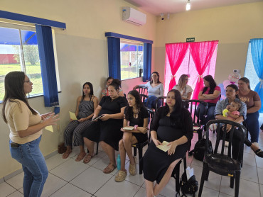 Foto 4: CRAS realiza terceira reunião do grupo de gestantes com entrega de kits maternidade