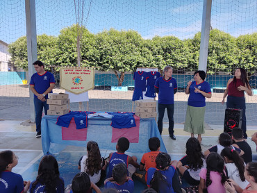 Foto 27: Novos uniformes são entregues para os alunos da Rede Municipal de Quatá