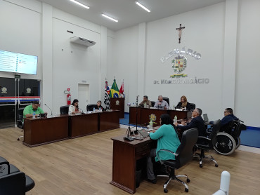 Foto 13: Alunos de Quatá recebem Moção de Aplausos na Câmara Municipal