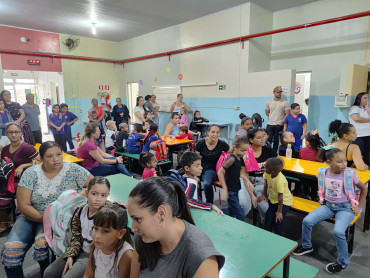 Foto 88: Alunos de Quatá recebem material escolar e são recepcionados com acolhimento e carinho no primeiro dia de aula