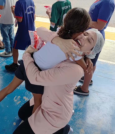 Foto 28: Alunos da Escola Osira de Quatá recebem Kit de Higiene Bucal oferecidos pelo LIONS CLUBE de Presidente Prudente