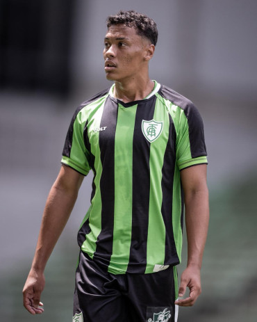 Foto 10: Ex-atleta quataense treina pelo sub-20 com elenco profissional